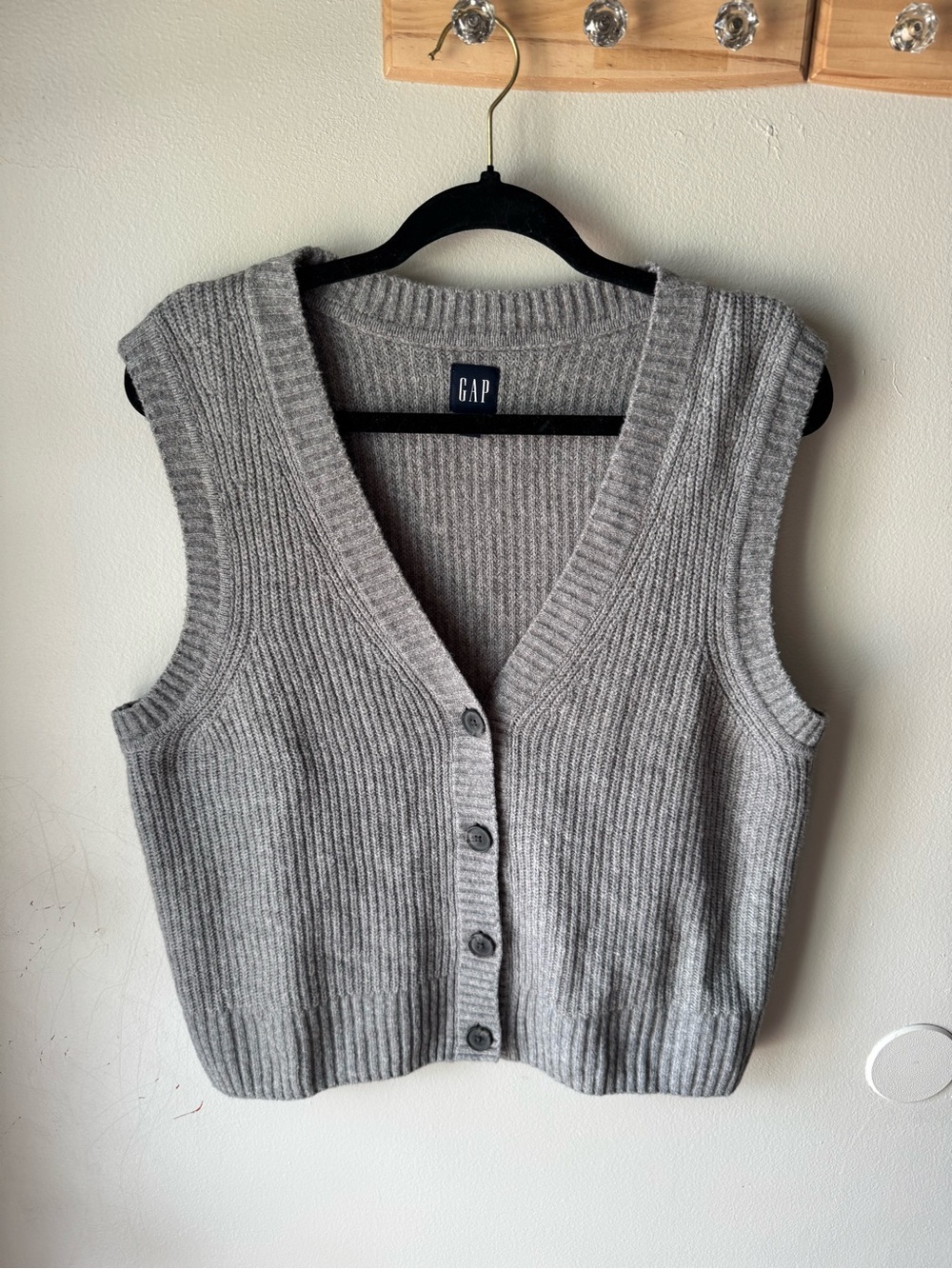 GAP Grey Ribbed Knit Button Front Cardigan Sweater Vest Sleeveless Medium M
